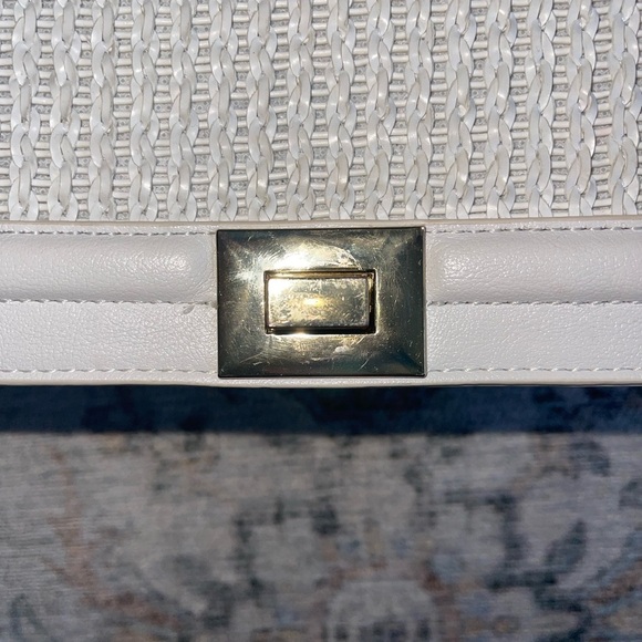 Woven gold chain crossbody shoulder bag - Picture 3 of 8